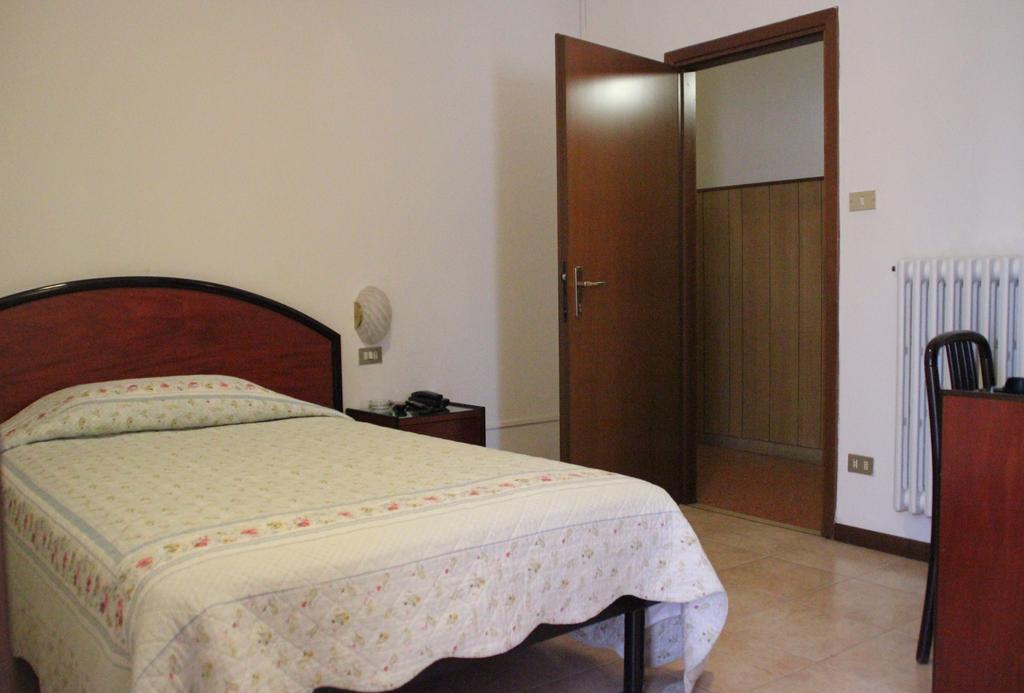 Nuovo Hotel San Martino Snc Казалекио ди Рено Стая снимка